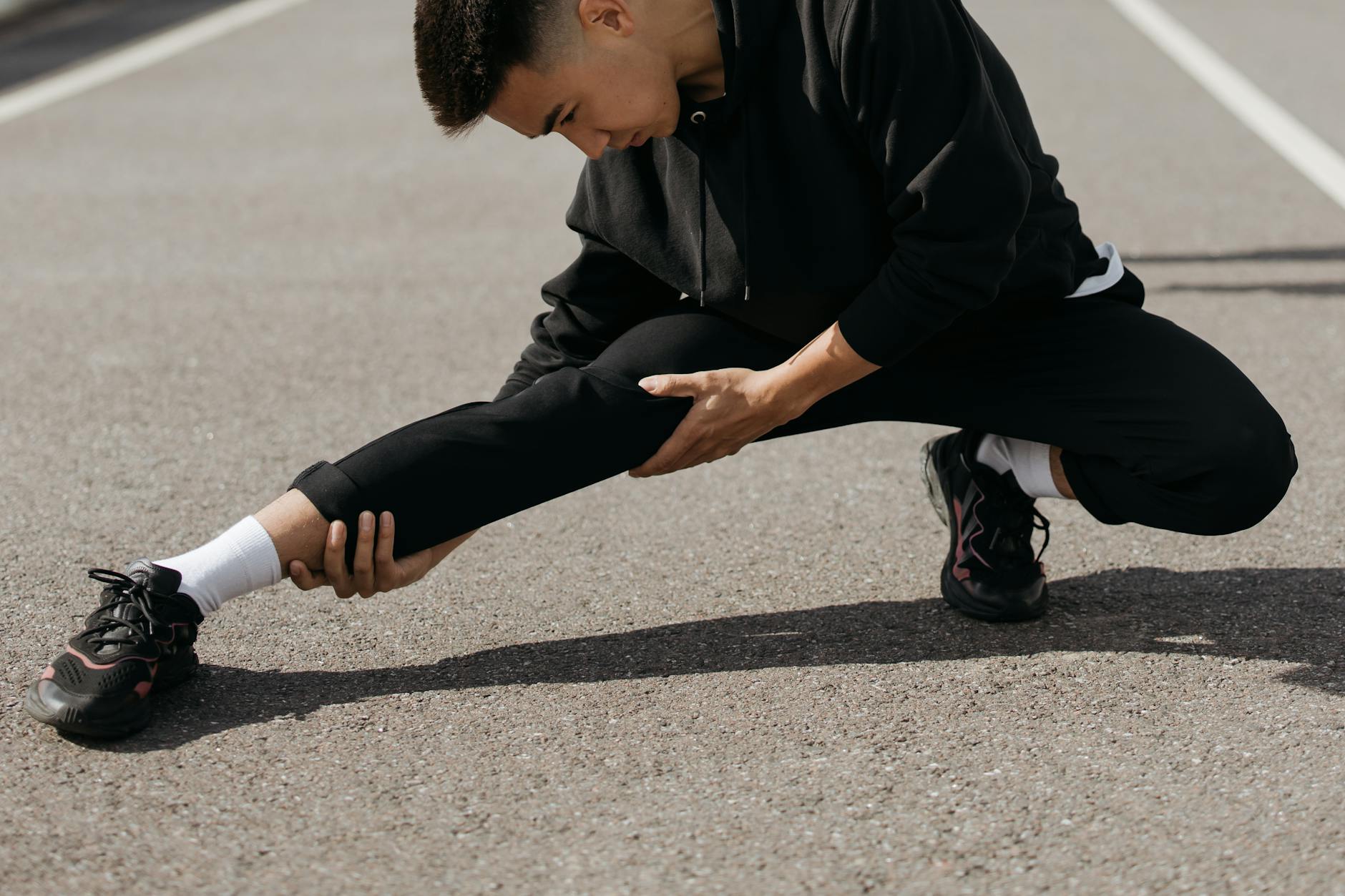 Warm-up versus stretching: what actually helps before a jog
